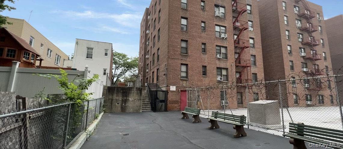 #13 photo, 745 E 231 Street, ブロンクス区 Bronx , NY 10466