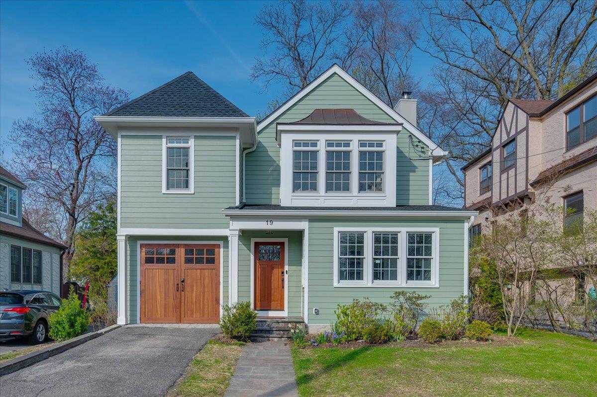 #1 photo, 19 Nassau Road, Larchmont , NY 10538
