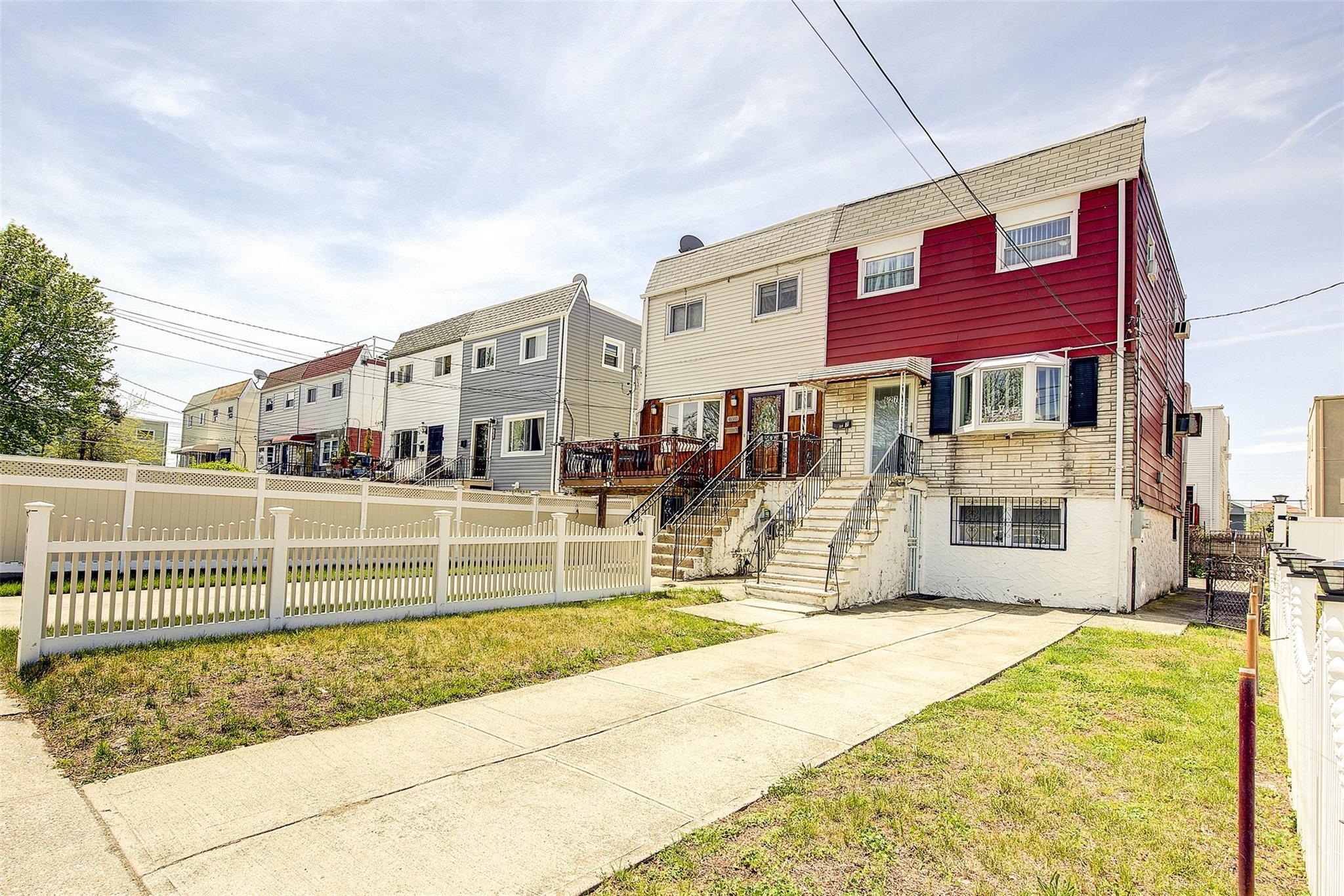 #3 photo, 627 Beach 65th Street, クイーンズ区 Arverne , NY 11692