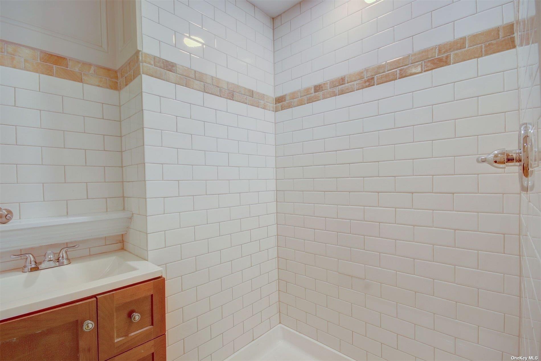 #18 photo, 85 Dix Hills Road, サフォーク郡 Huntington , NY 11743