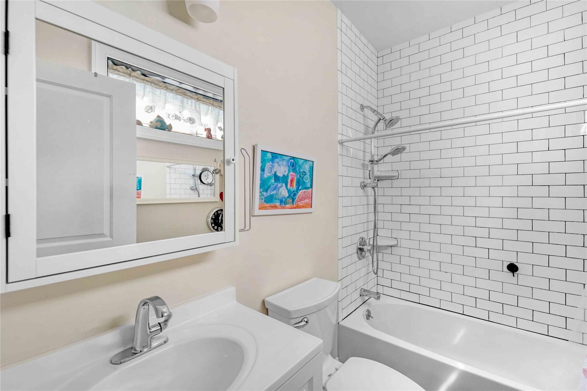 #17 photo, 24 Laura Lee Drive, 東長島 Center Moriches , NY 11934