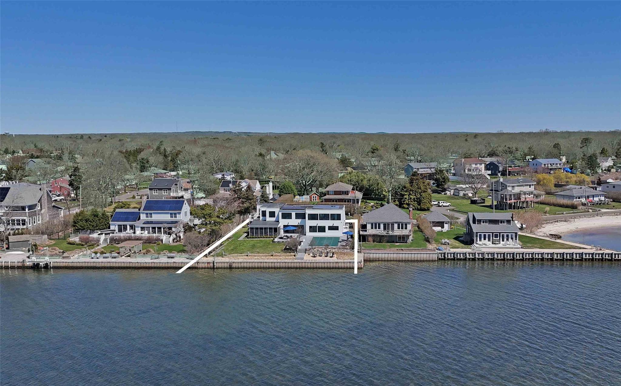 #2 photo, 24 Laura Lee Drive, 東長島 Center Moriches , NY 11934