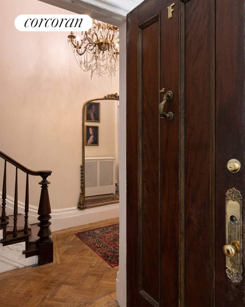 #11 photo, 3 E 9TH Street, Greenwich Village , NY 10003