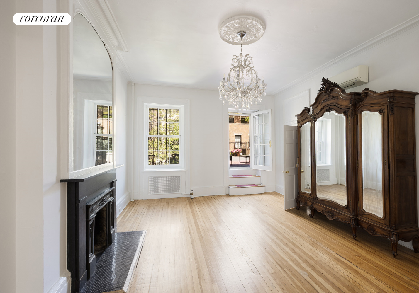 #16 photo, 3 E 9TH Street, Greenwich Village , NY 10003