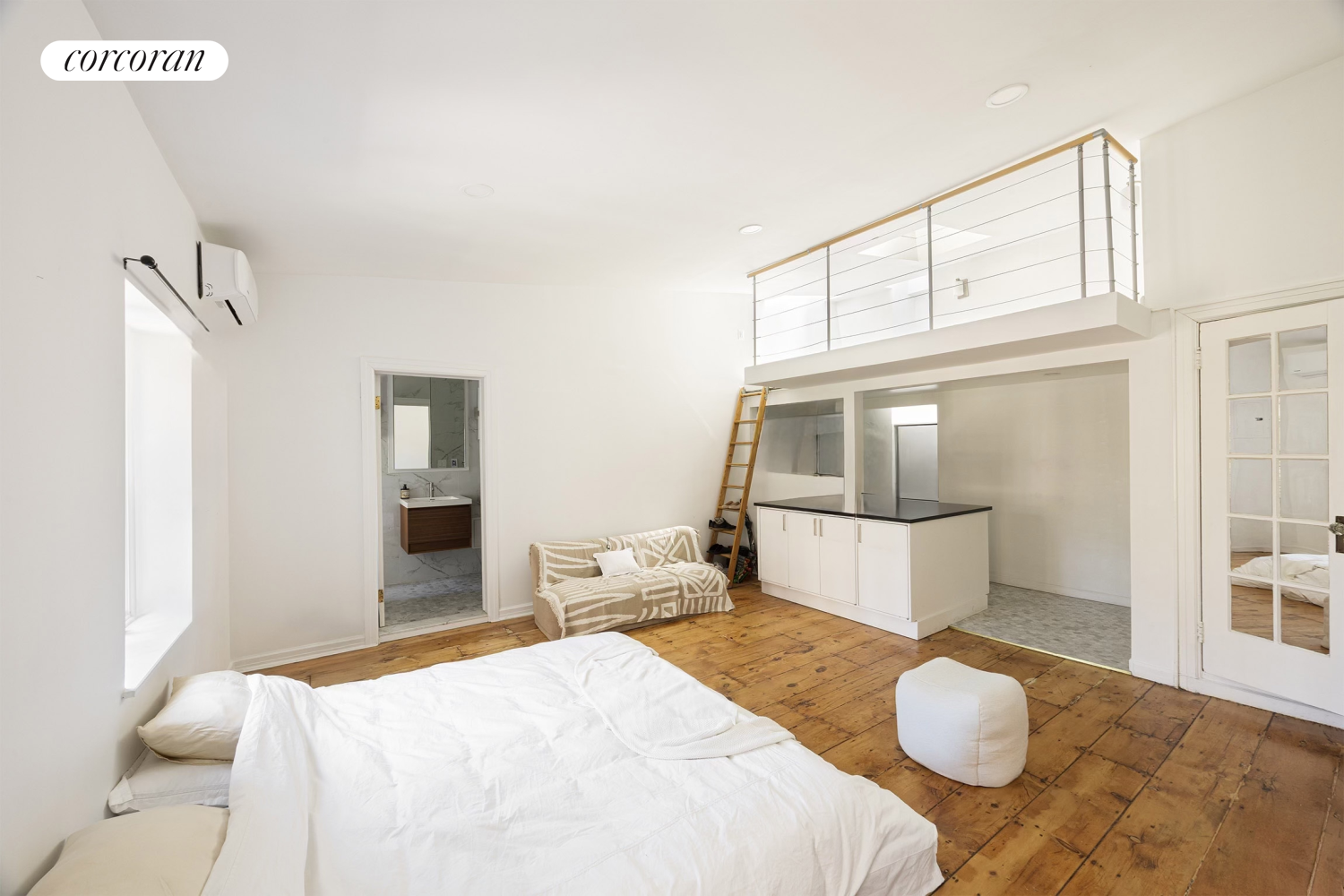 #22 photo, 3 E 9TH Street, Greenwich Village , NY 10003