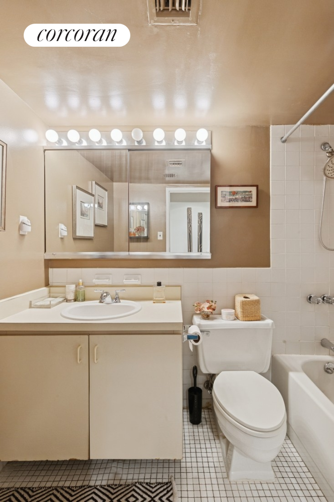 #5 photo, 253 W 73RD Street, マンハッタン Upper West Side , NY 10023