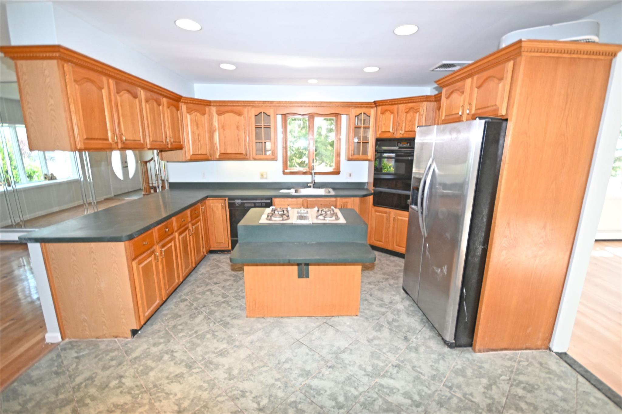 #2 photo, 2198 Willow Street, Wantagh , NY 11793