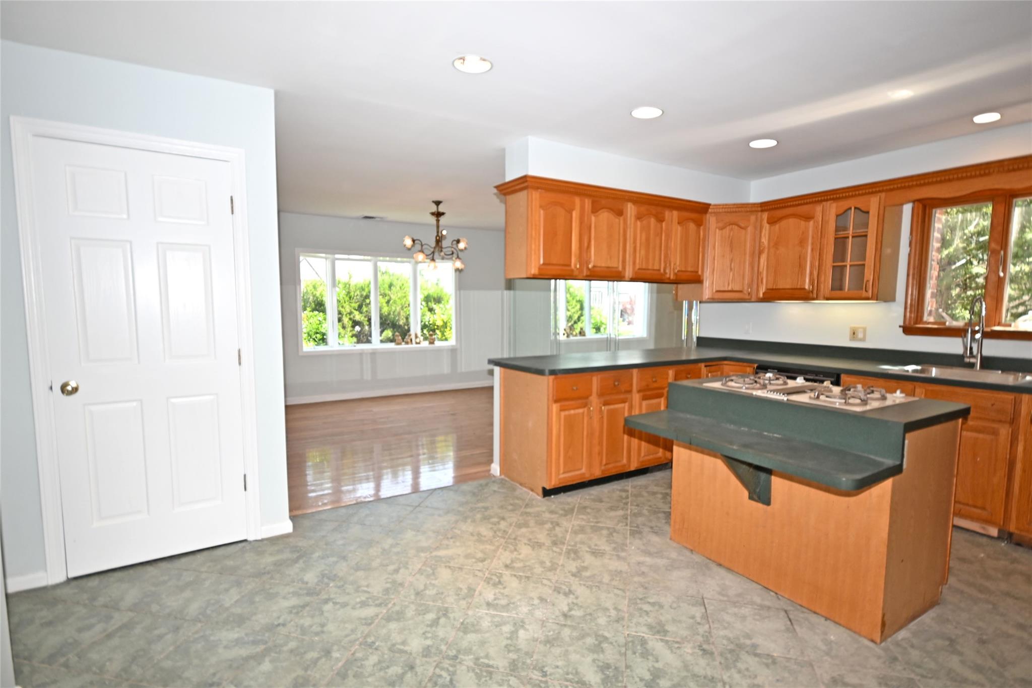 #4 photo, 2198 Willow Street, Wantagh , NY 11793