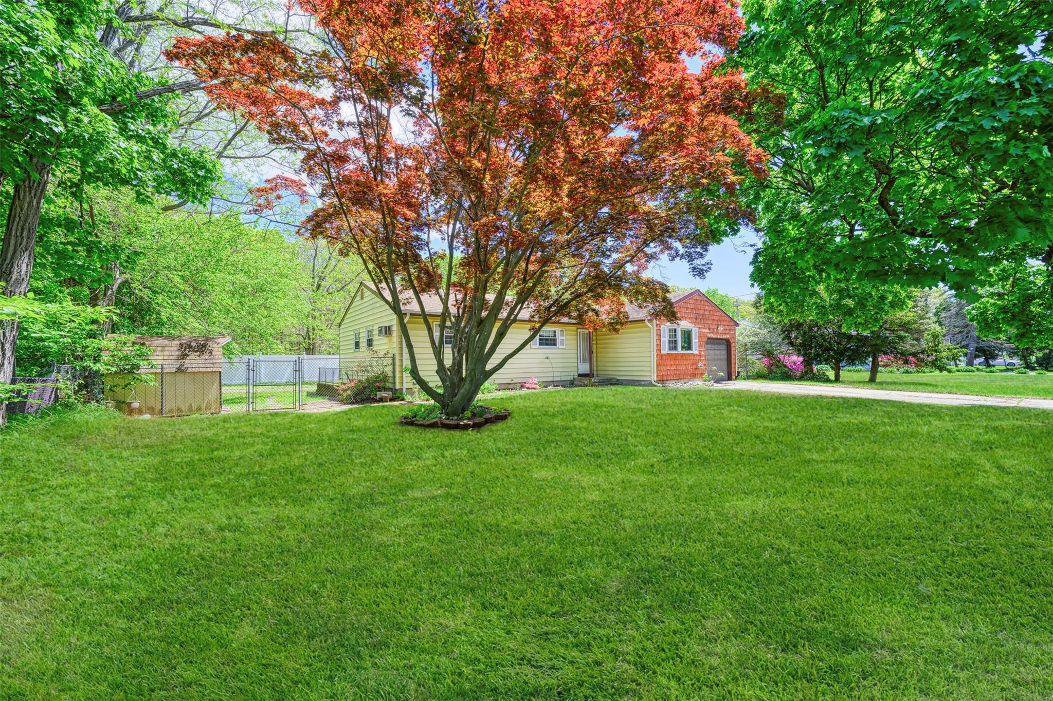 #1 photo, 87 Bellwood Avenue, سوفولك South Setauket , NY 11720