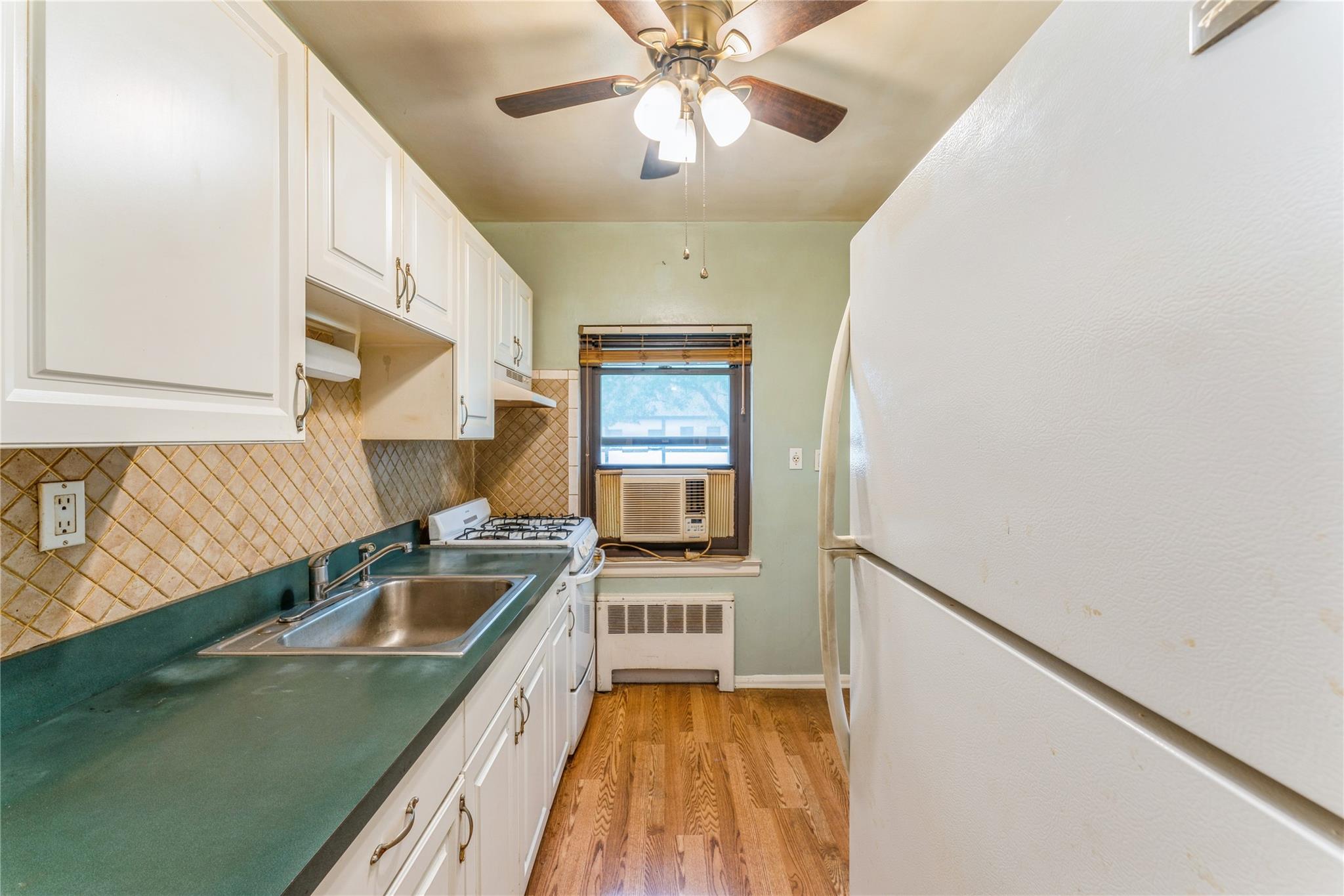 #11 photo, 274 Cherry Valley Avenue, Garden City , NY 11530