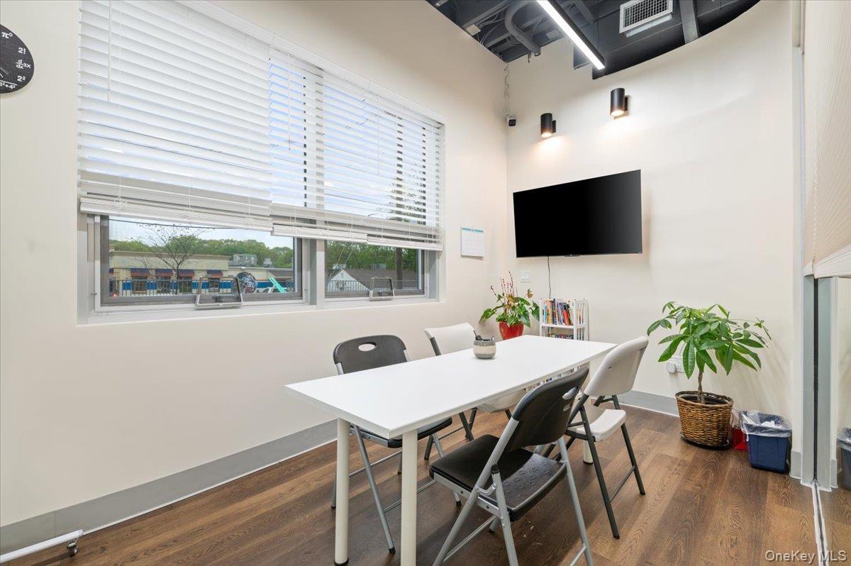 #7 photo, 391 W Jericho Turnpike, サフォーク郡 Huntington , NY 11753