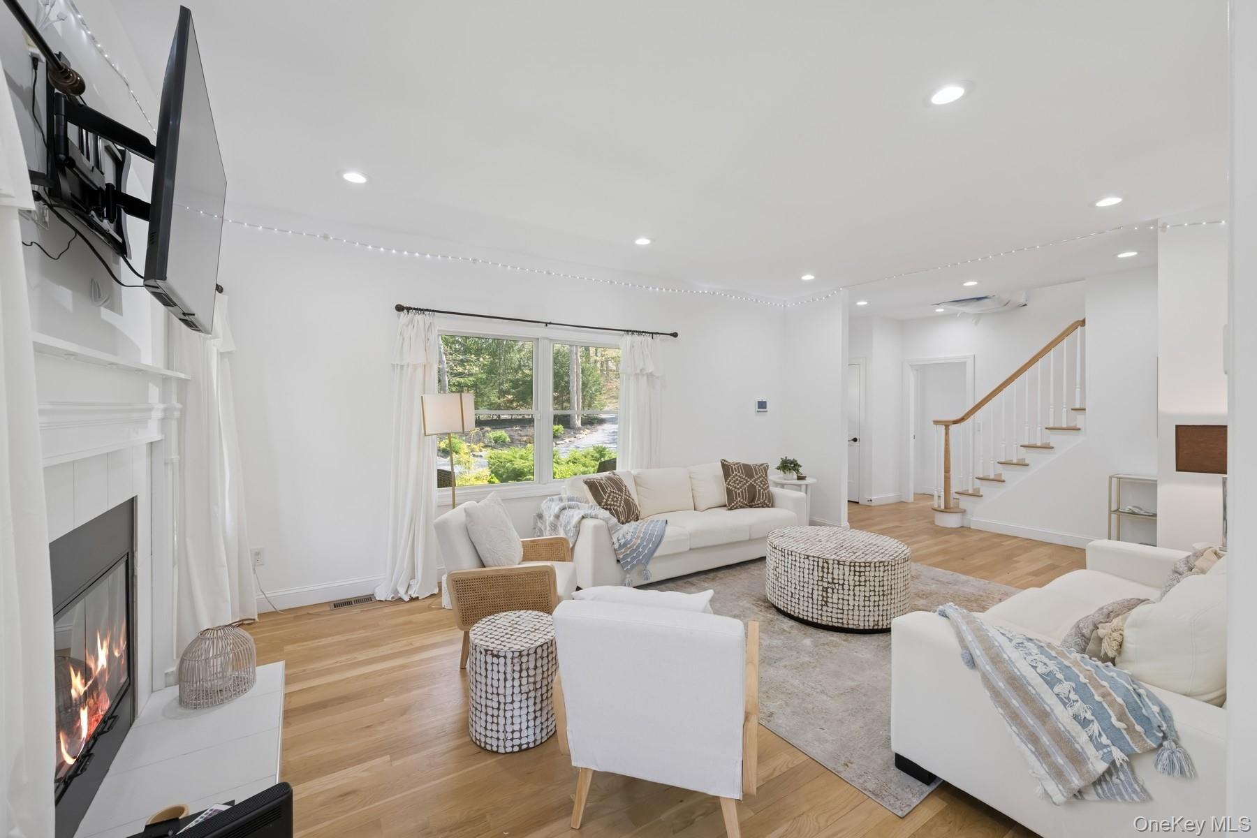 #4 photo, 7 Wards Path, サフォーク郡 Hampton Bays , NY 11946