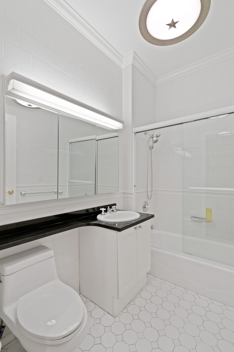 #7 photo, 350 E 82nd Street, マンハッタン Upper East Side , NY 10028