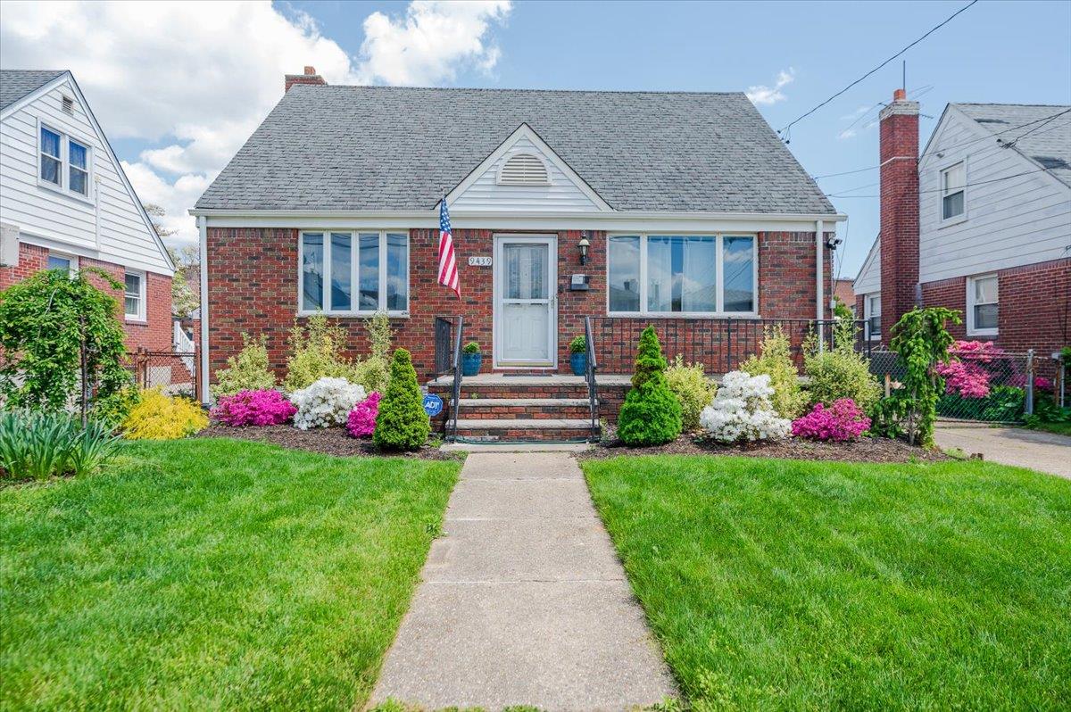 #1 photo, 94-39 238th Street, ناسو Floral Park , NY 11001