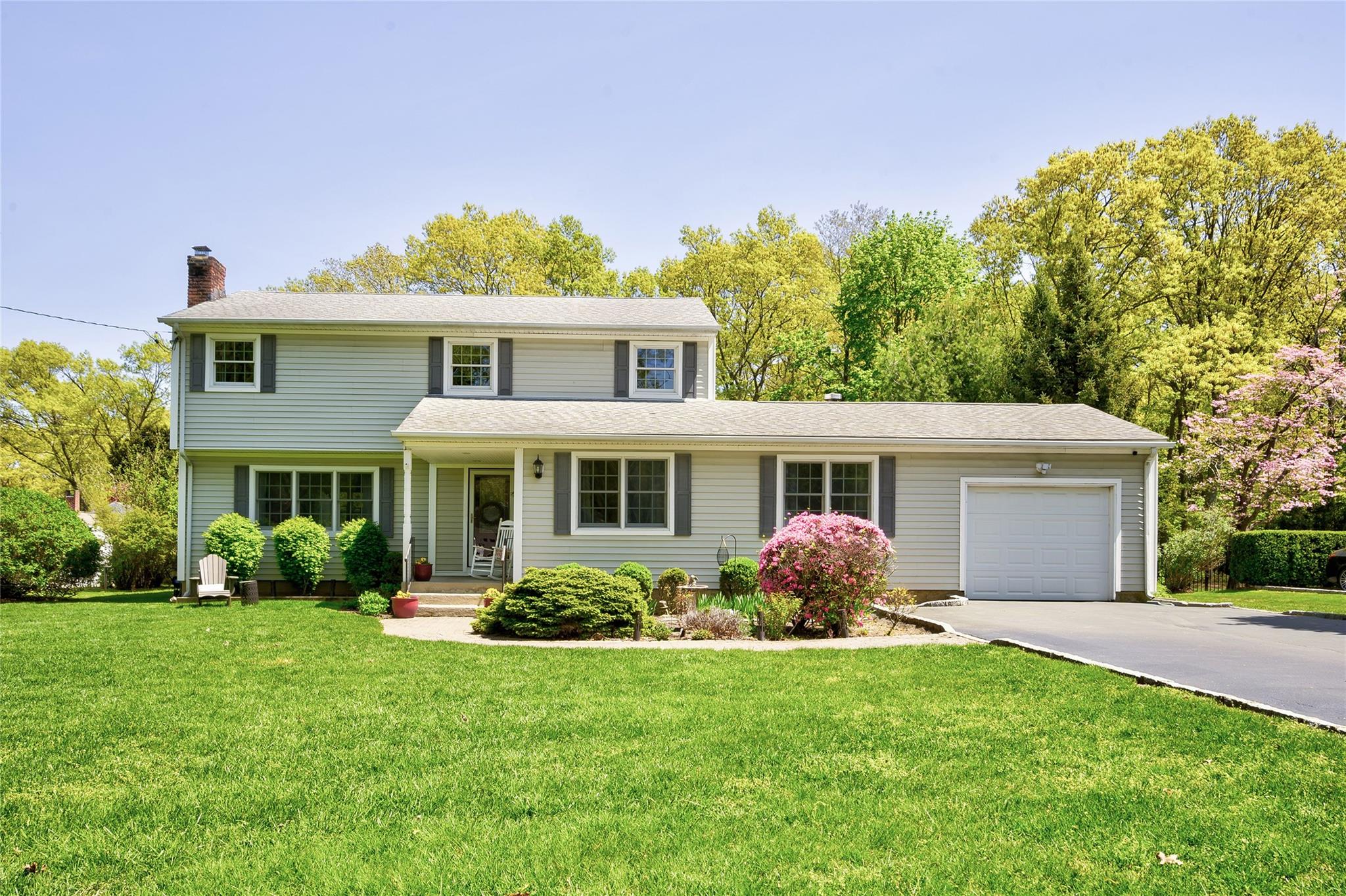 #1 photo, 55 Hillside Avenue, 東長島 圣占士 Saint James , NY 11780