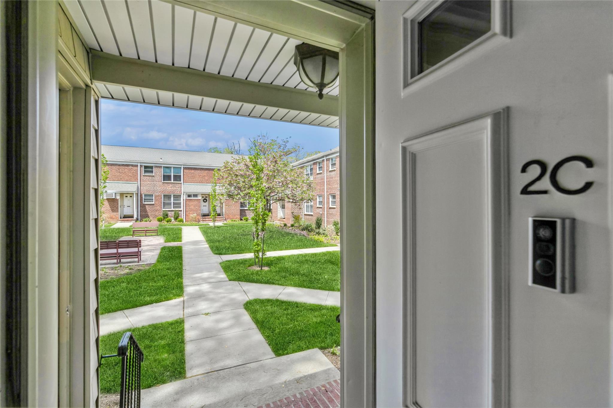 #1 photo, 47 Edwards Street, ناسو Roslyn Heights , NY 11577