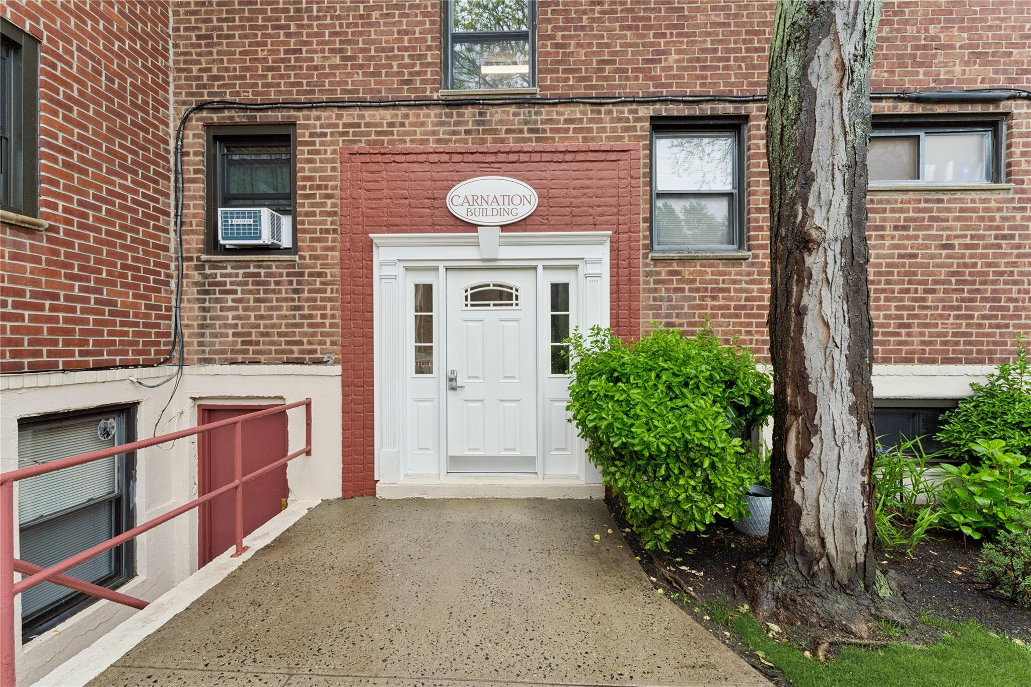 #2 photo, 91 Tulip Avenue, Floral Park , NY 11001