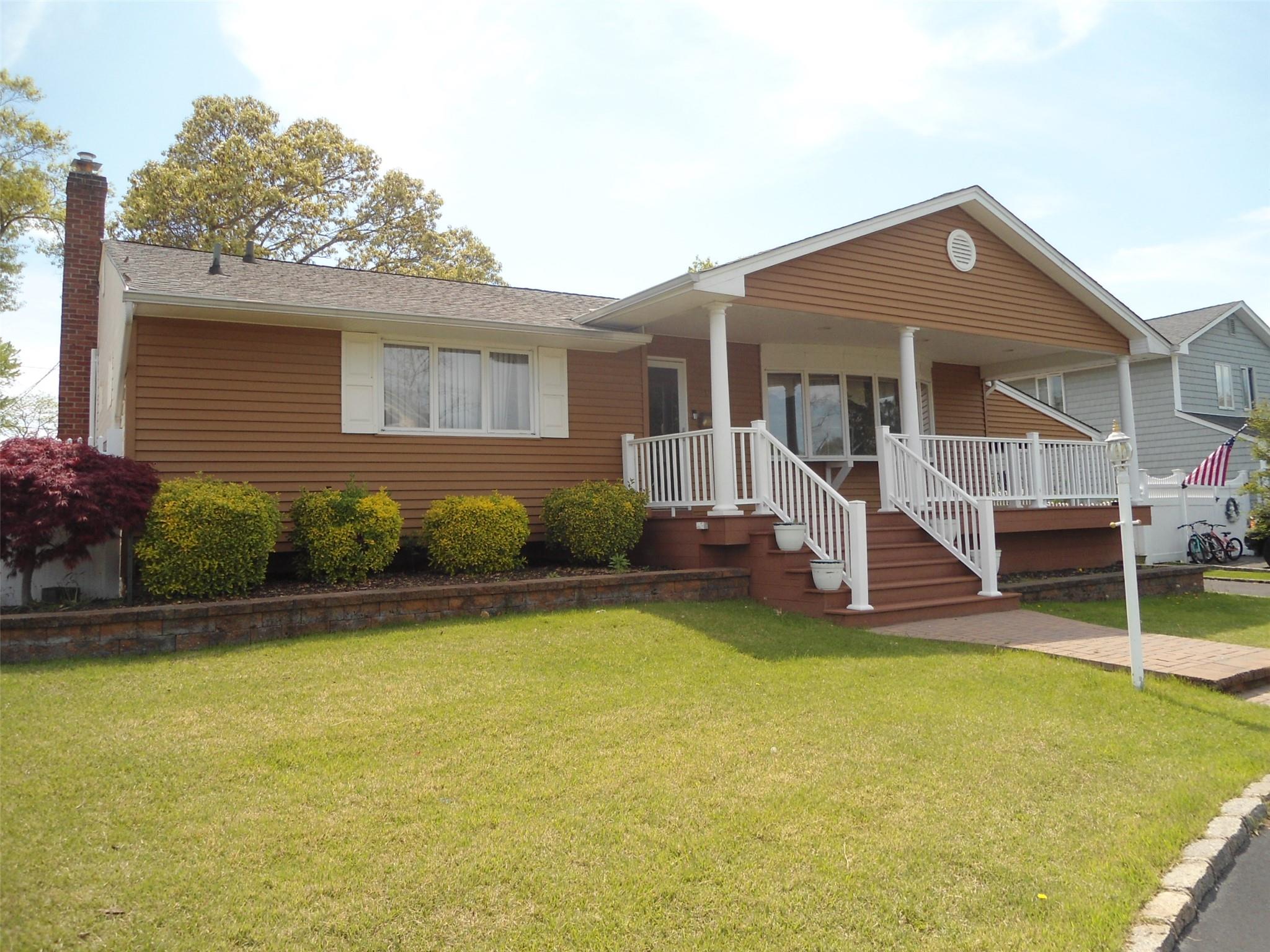 #1 photo, 212 Wensley Lane, East Islip , NY 11730