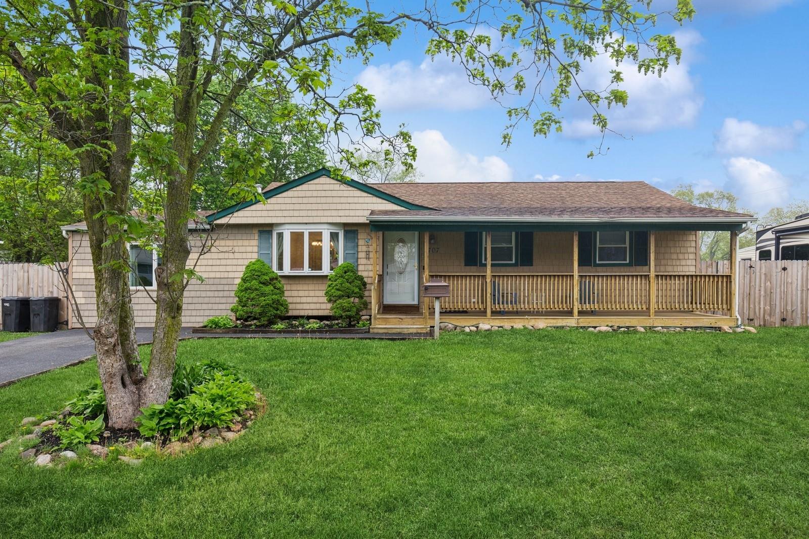 #1 photo, 2707 Connecticut Avenue, Medford , NY 11763