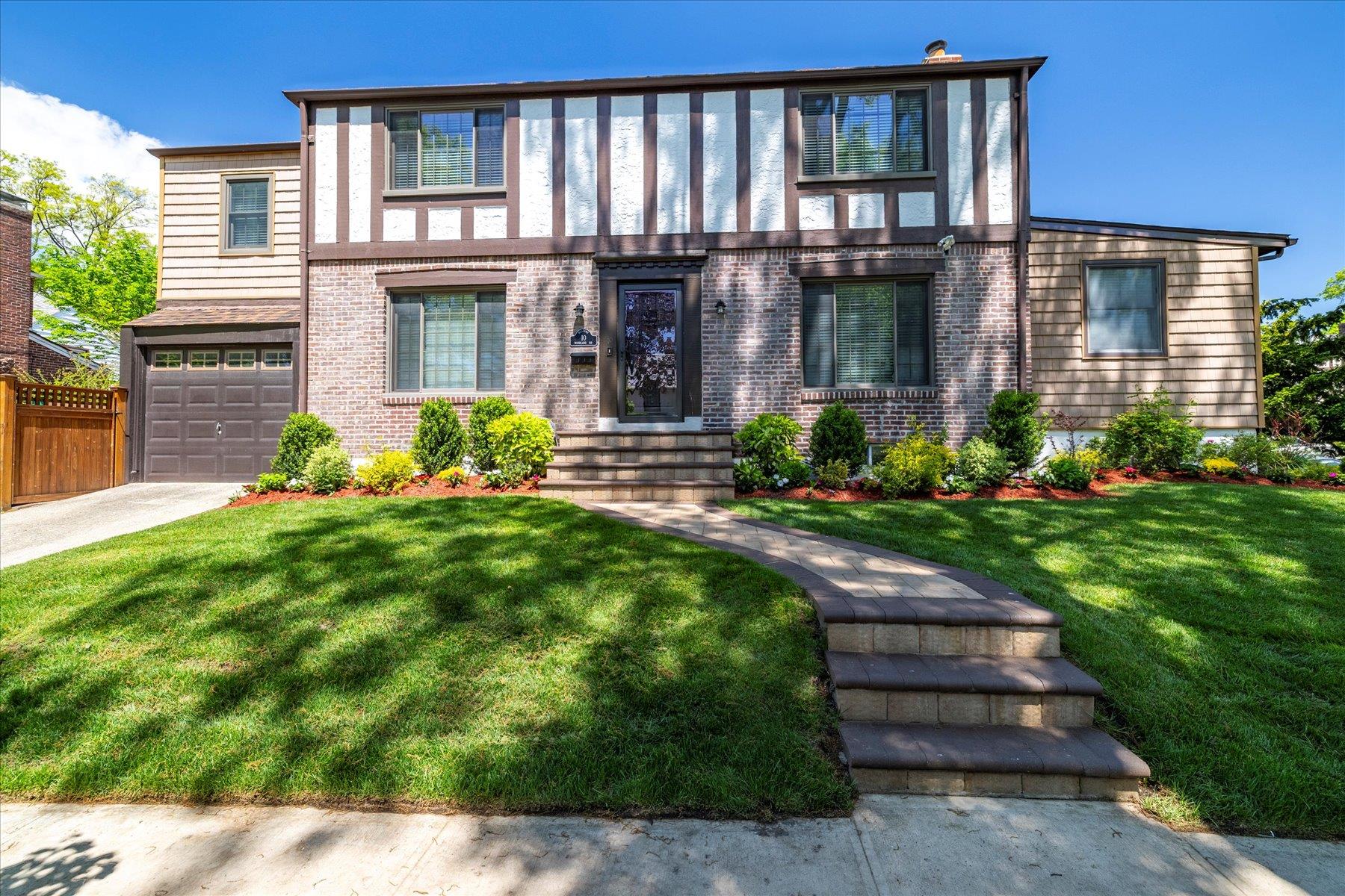 #1 photo, 10 Woodland Road, Valley Stream , NY 11581