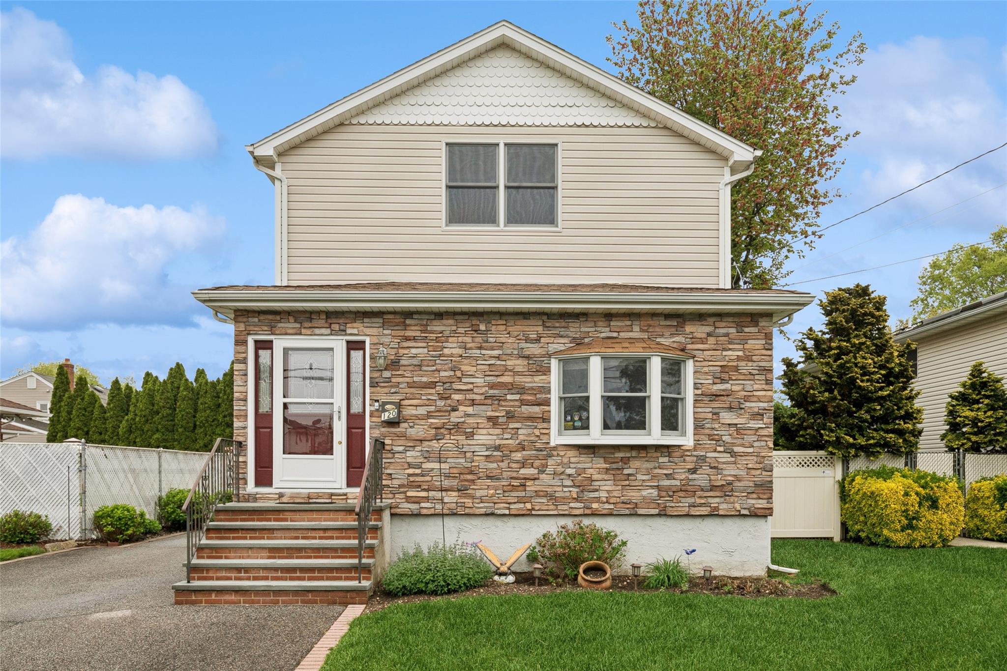 #1 photo, 120 Floral Avenue, ناسو Bethpage , NY 11714