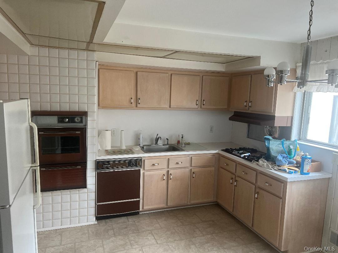 #1 photo, 160-38 85 Street, Howard Beach , NY 11414