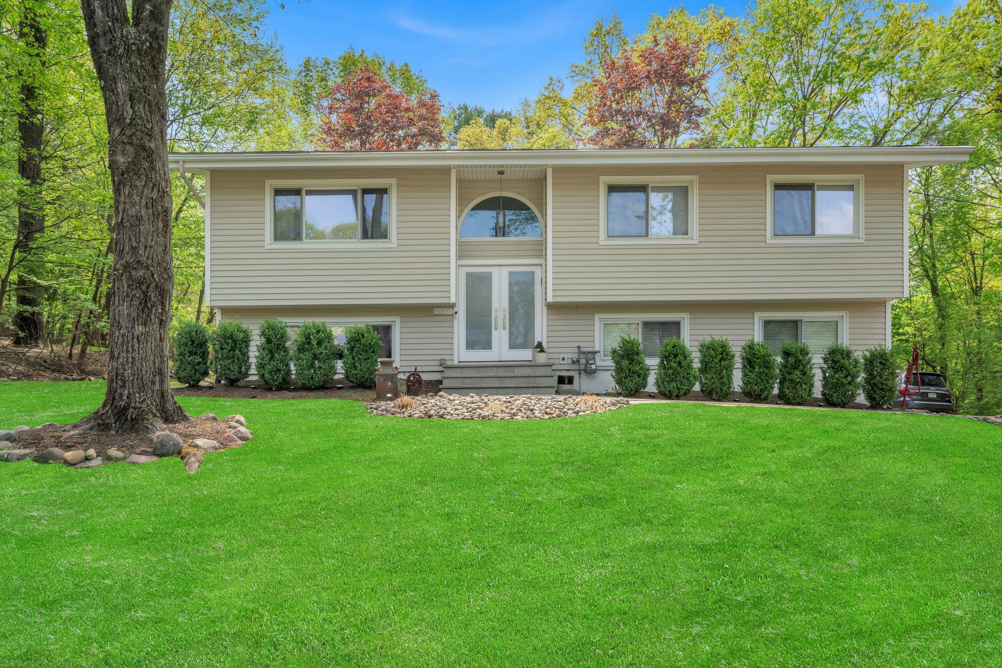 #1 photo, 21 Dorchester Drive, Airmont , NY 10952