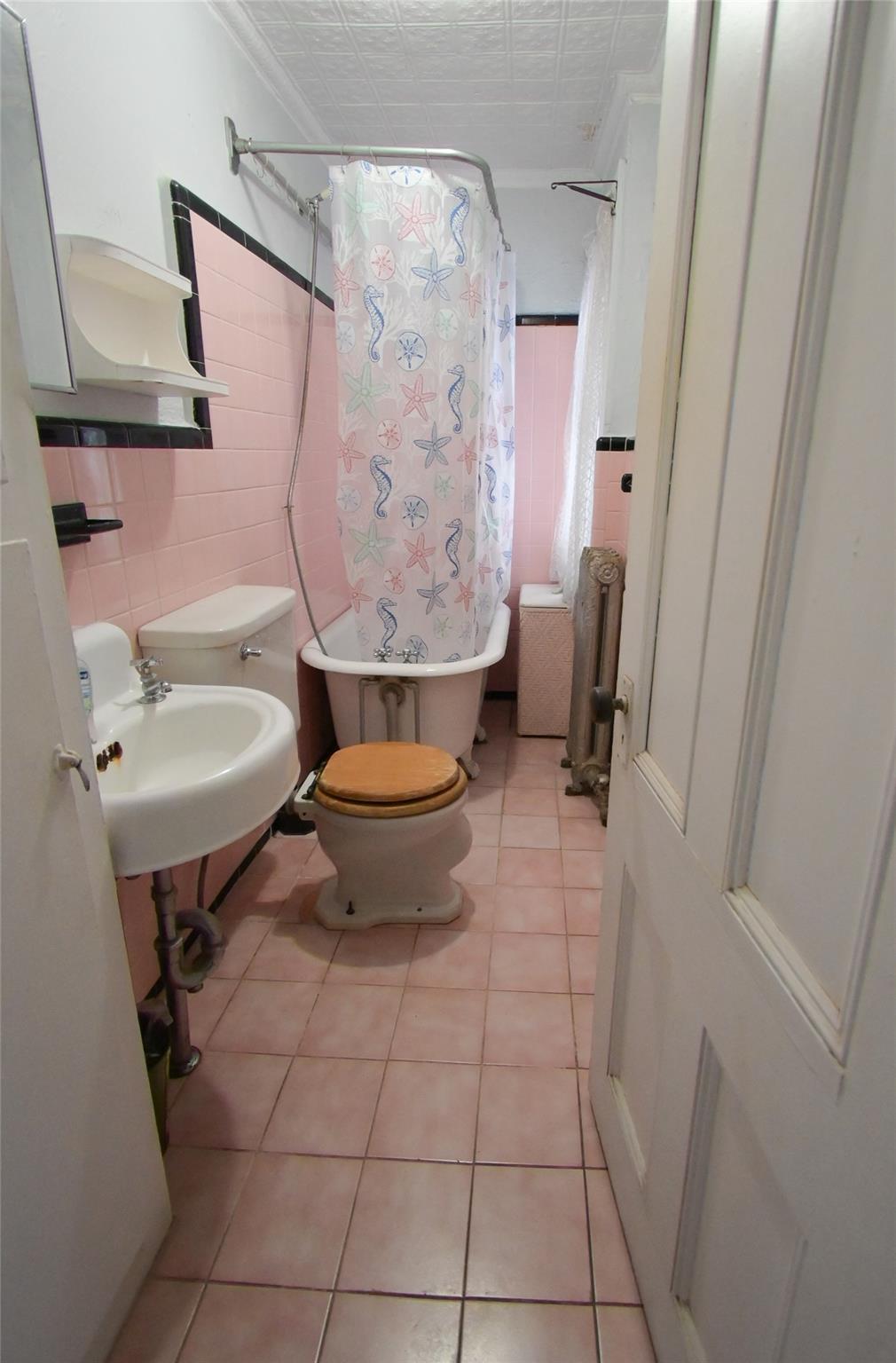 #19 photo, 1410 136th Street, College Point , NY 11356