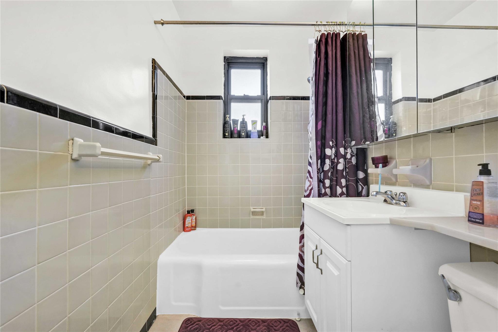 #13 photo, 26-25 141 Street, クイーンズ区 Flushing , NY 11354