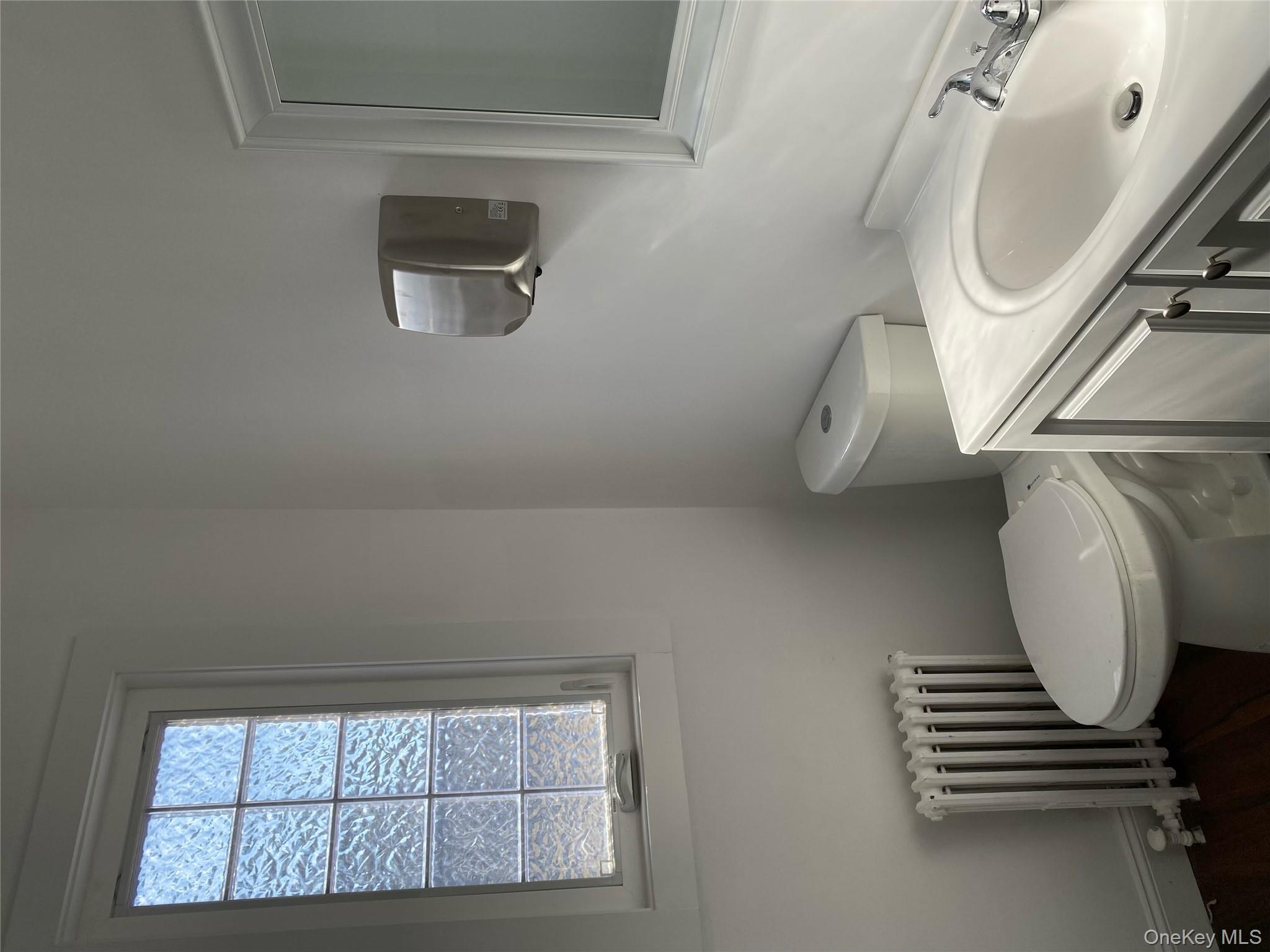 #13 photo, 218 Medford Avenue, サフォーク郡 Patchogue , NY 11772