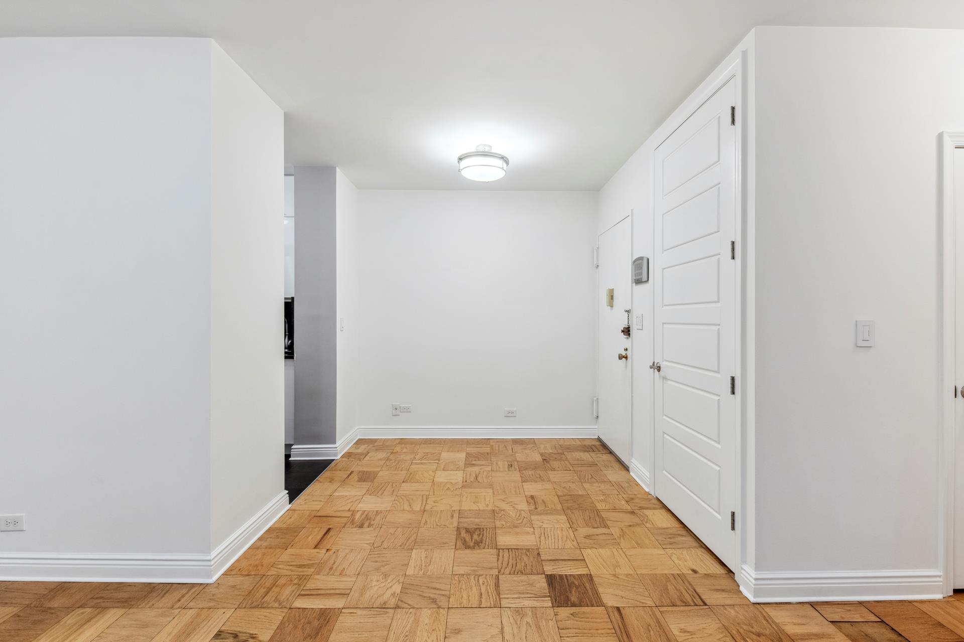 #7 photo, 178 E 80TH Street, マンハッタン Upper East Side , NY 10075