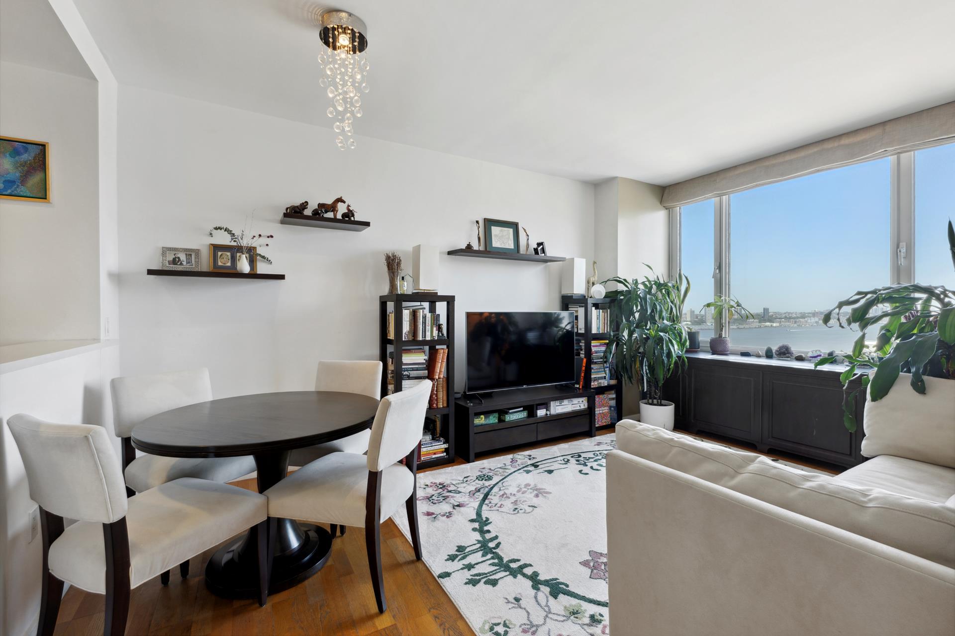 #13 photo, 635 W 42ND Street, マンハッタン Hells Kitchen , NY 10036