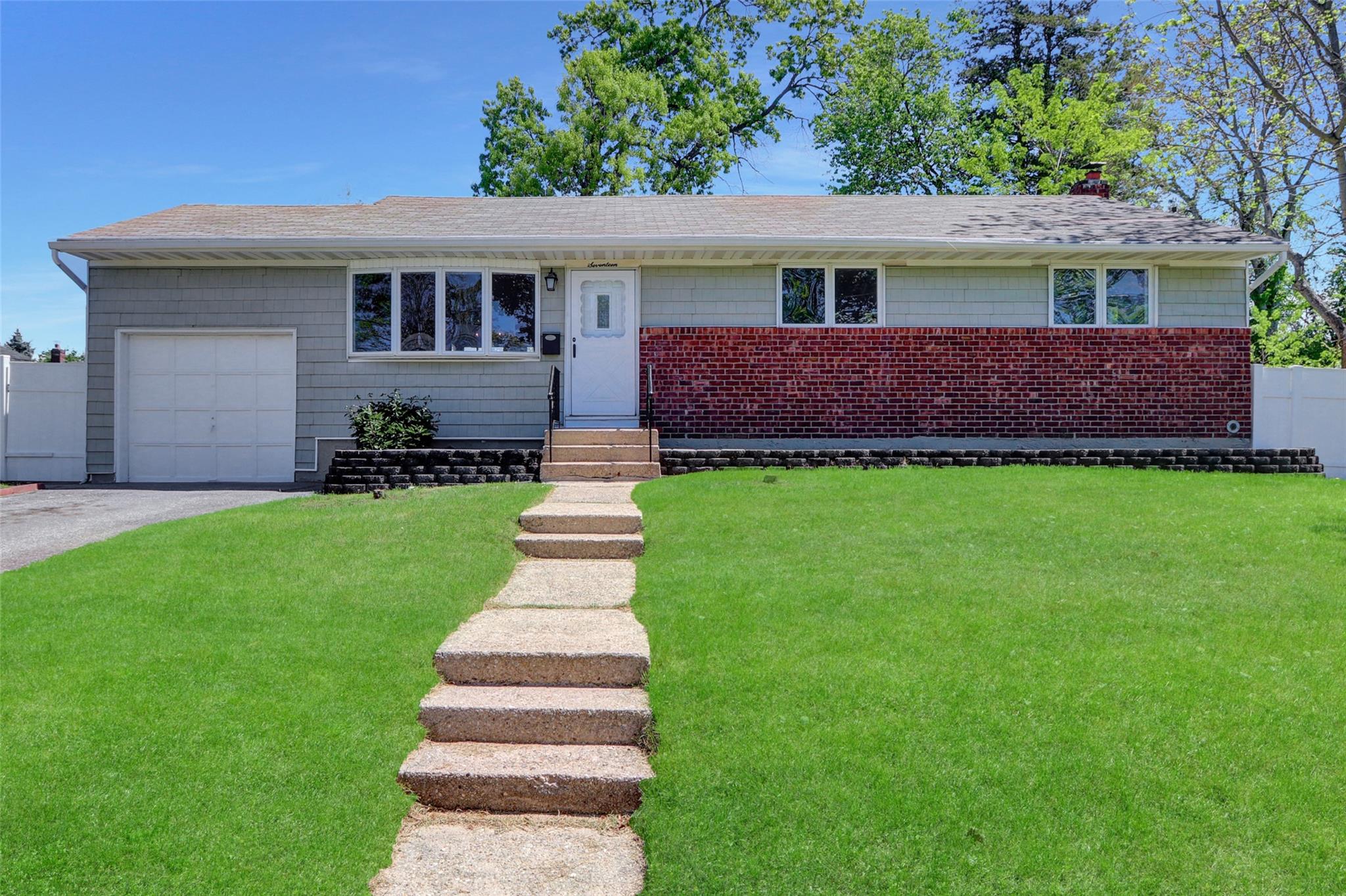 #1 photo, 17 W 21st Street, Deer Park , NY 11729