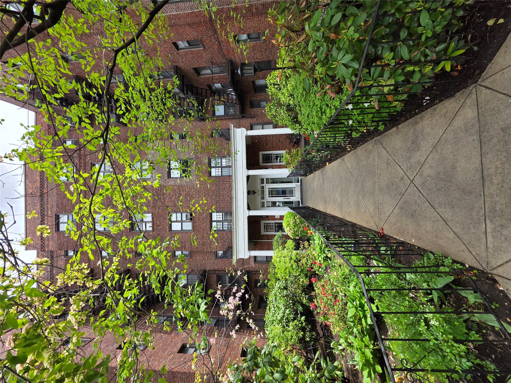 #13 photo, 98-50 67th ave, クイーンズ区 Forest Hills , NY 11375
