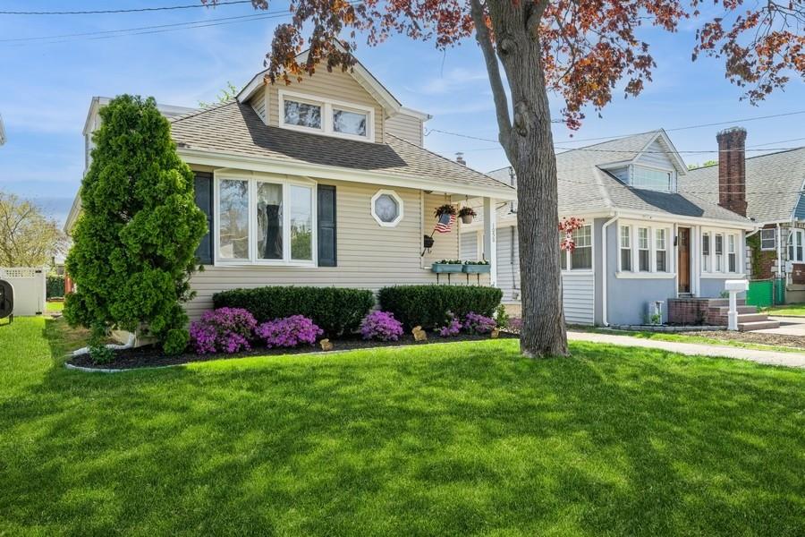#1 photo, 1050 Lakeside Place, Baldwin , NY 11510