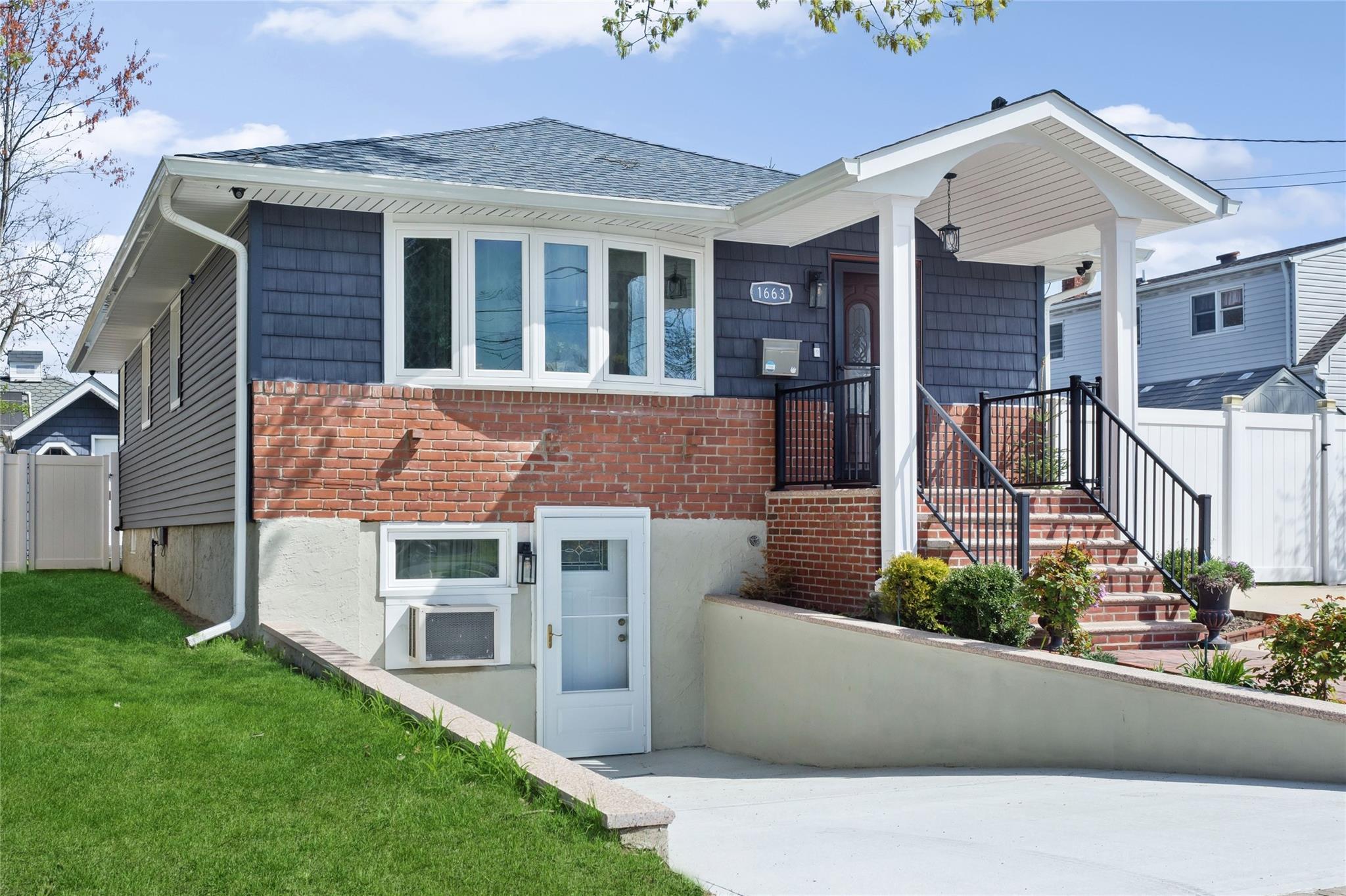 #1 photo, 1663 John Street, ناسو Merrick , NY 11566