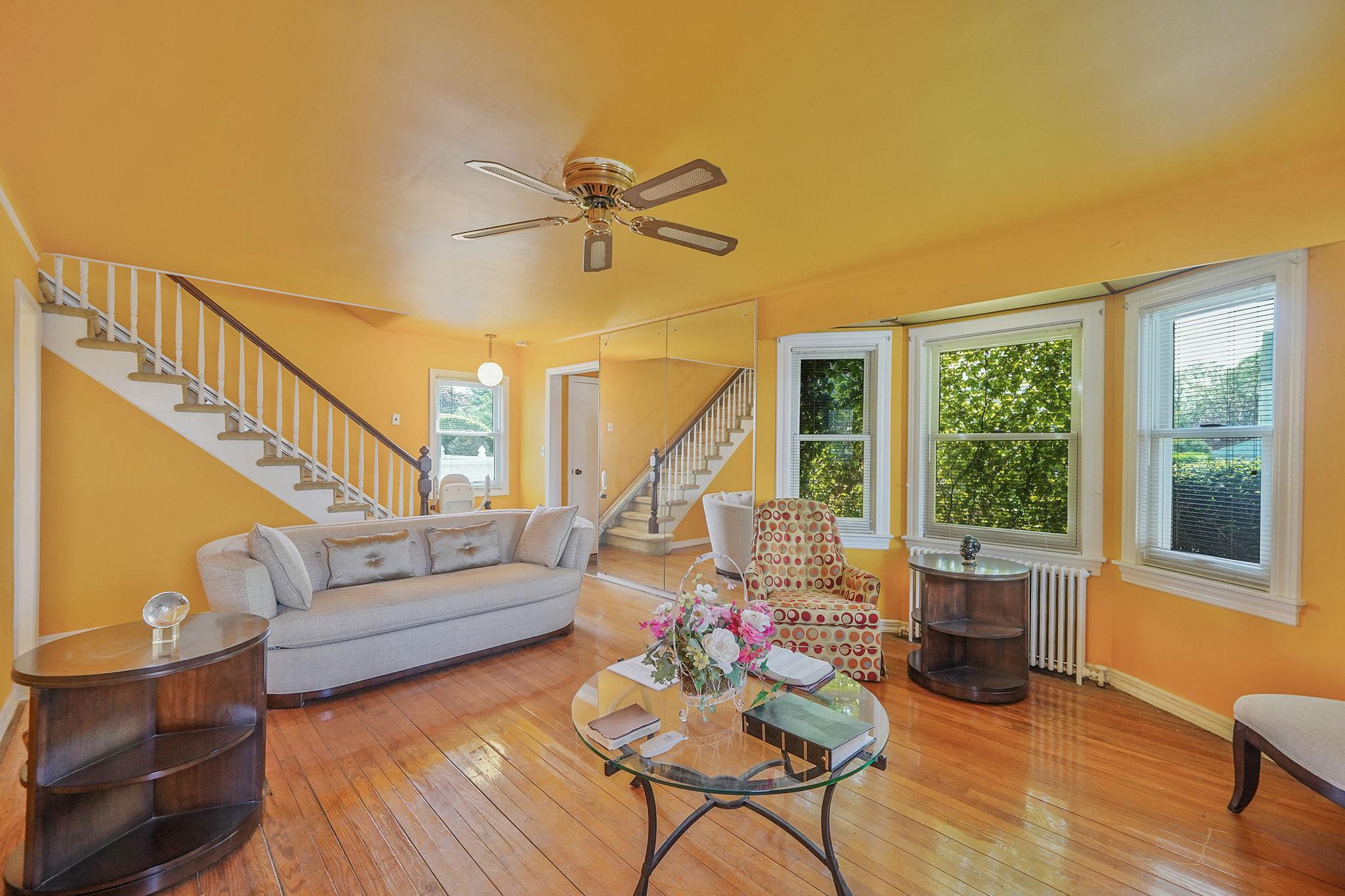 #3 photo, 66 Elmwood Avenue, ナッソー郡 Hempstead , NY 11550