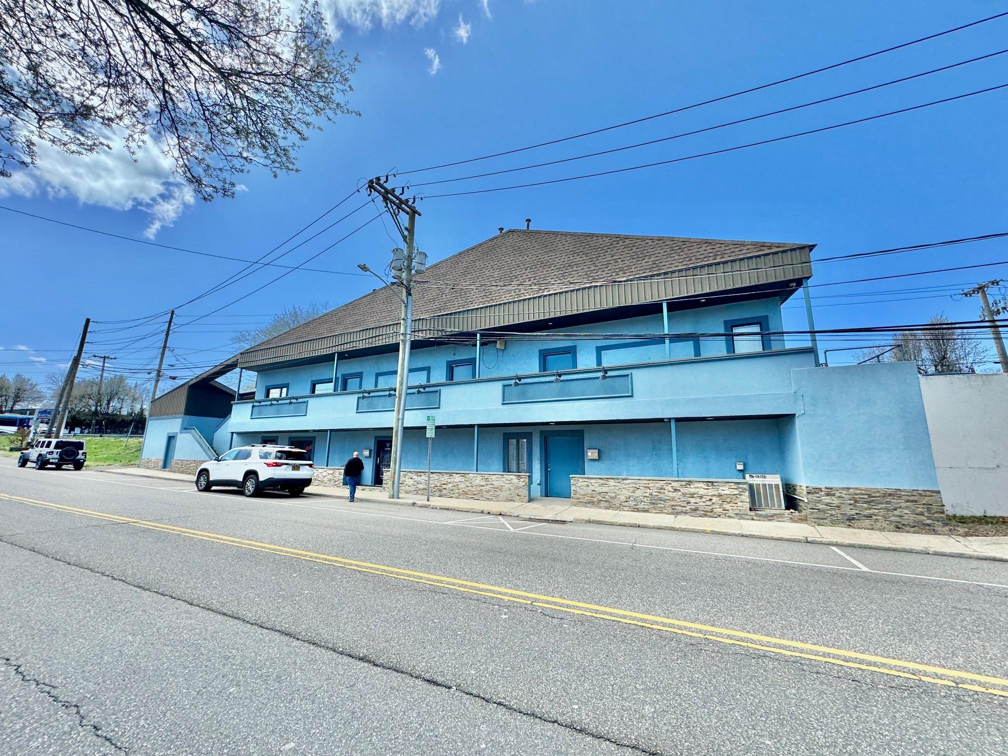 #13 photo, 120-126 Laurel Road, サフォーク郡 East Northport , NY 11731