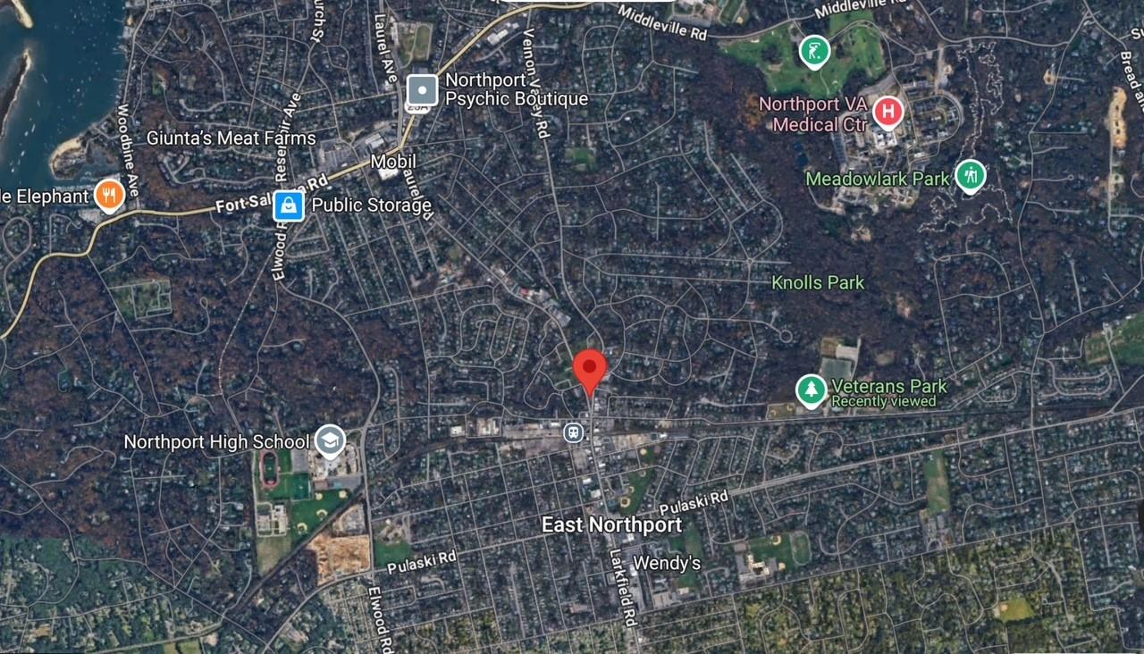 #4 photo, 120-126 Laurel Road, サフォーク郡 East Northport , NY 11731