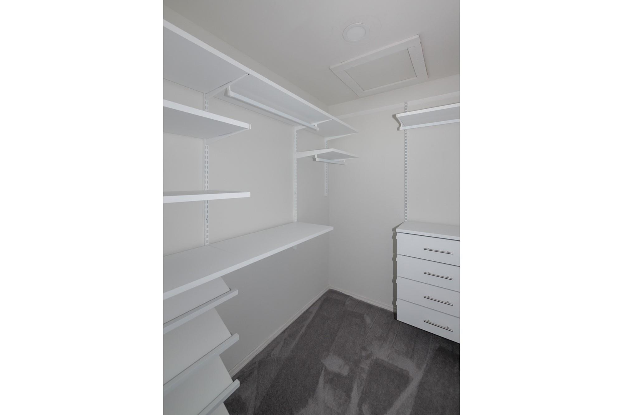 #14 photo, 198 Village Green Drive, サフォーク郡 Port Jefferson Station , NY 11776