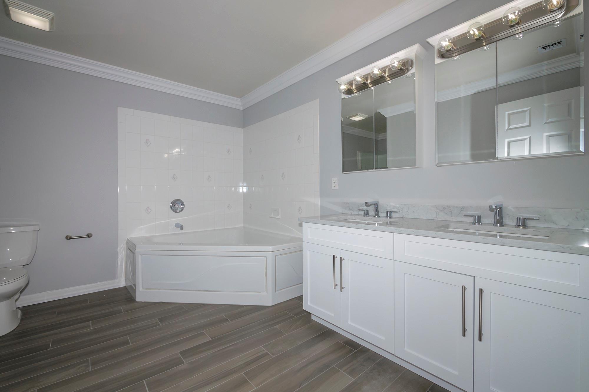 #16 photo, 198 Village Green Drive, サフォーク郡 Port Jefferson Station , NY 11776