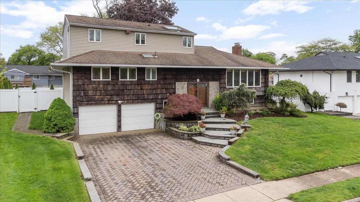 #1 photo, 11 Voorhis Drive, ناسو Old Bethpage , NY 11804