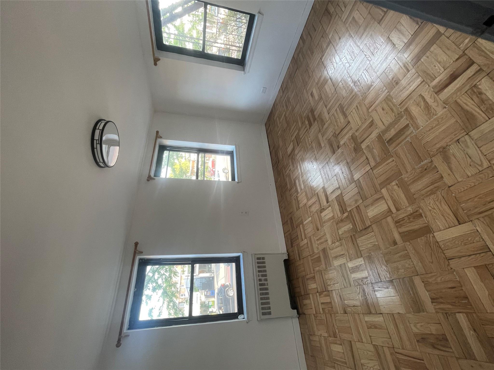 #11 photo, 88-11 Northern Blvd, كوينز Jackson Heights , NY 11372