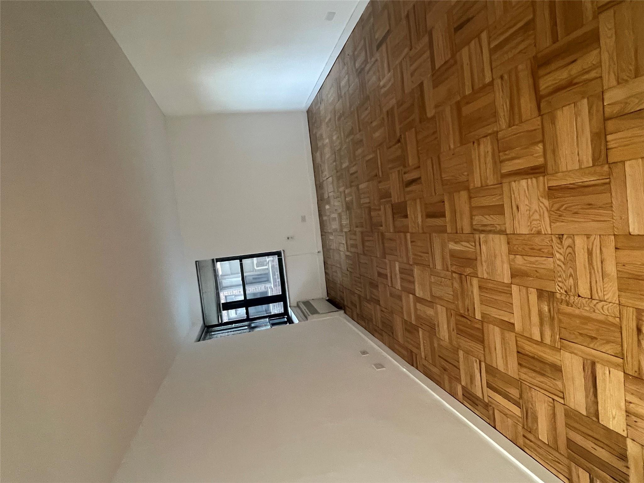 #7 photo, 88-11 Northern Blvd, كوينز Jackson Heights , NY 11372