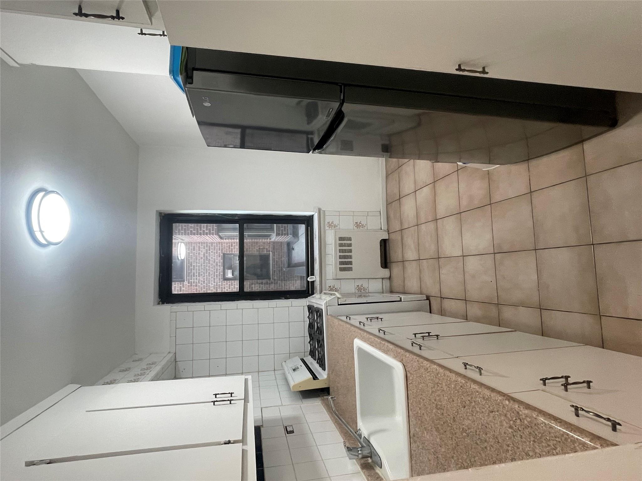 #9 photo, 88-11 Northern Blvd, كوينز Jackson Heights , NY 11372