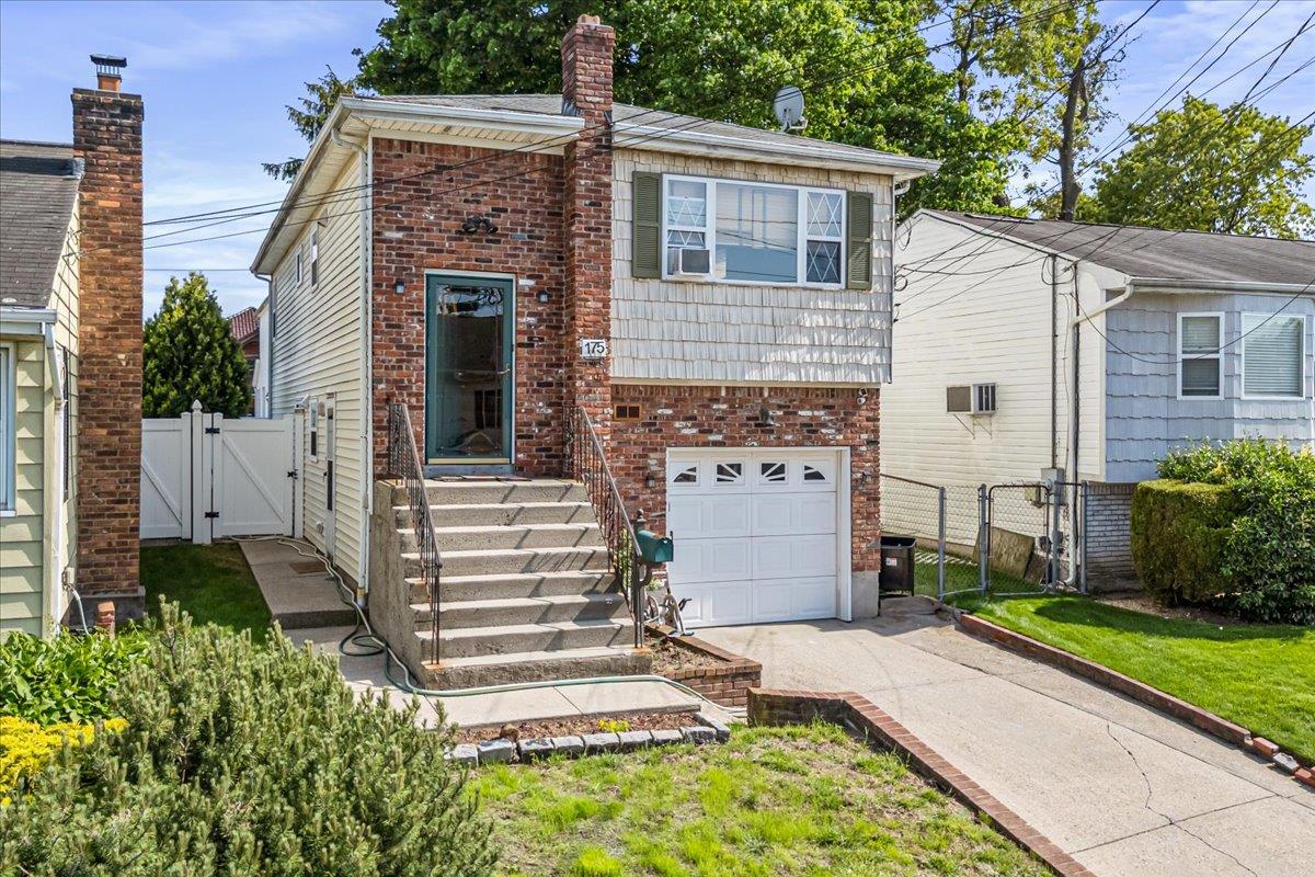 #1 photo, 175 Frederick Avenue, 長島 花卉園 South Floral Park , NY 11001