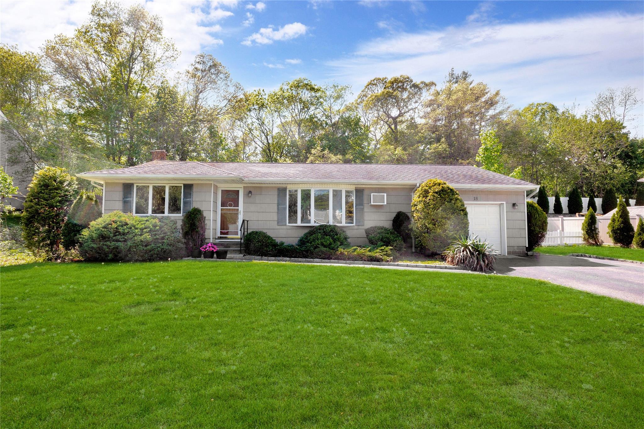 #1 photo, 18 Lincoln Avenue, Ronkonkoma , NY 11779