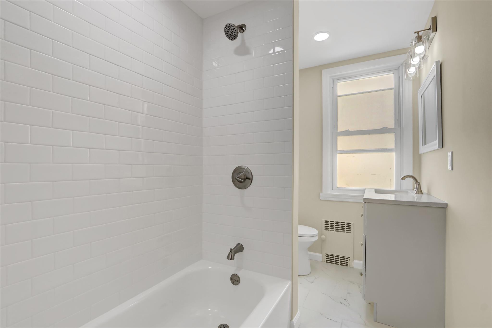 #15 photo, 62-33 59th Drive, クイーンズ区 Maspeth , NY 11378