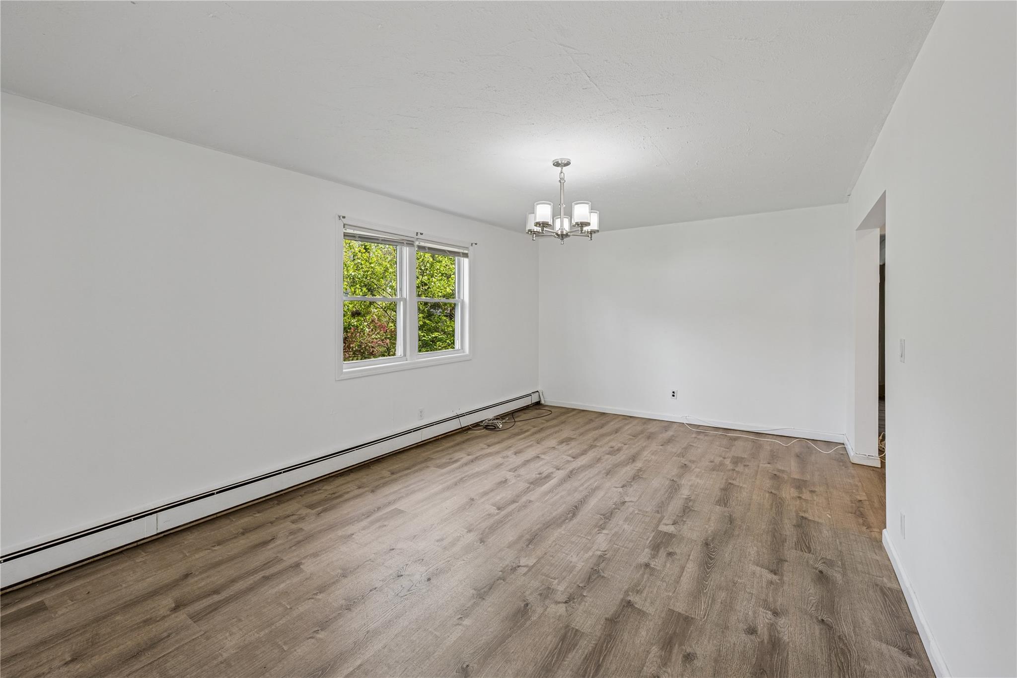 #5 photo, 54 Oakdale Avenue, 東長島 Selden , NY 11784