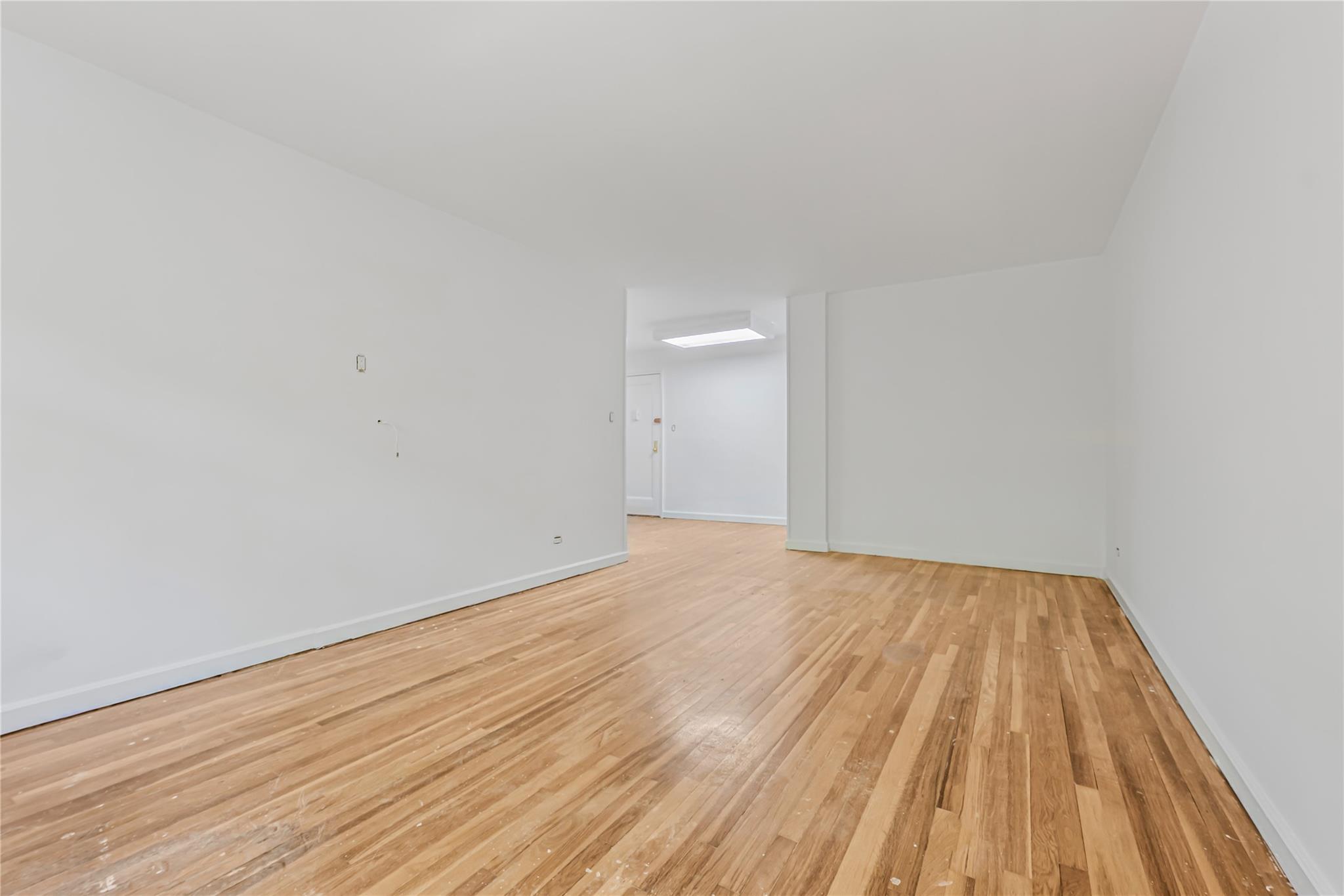 #7 photo, 44-55 Kissena Boulevard, Flushing , NY 11355